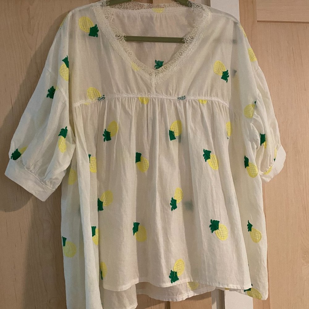Vintage Blouse with crochet pineapples